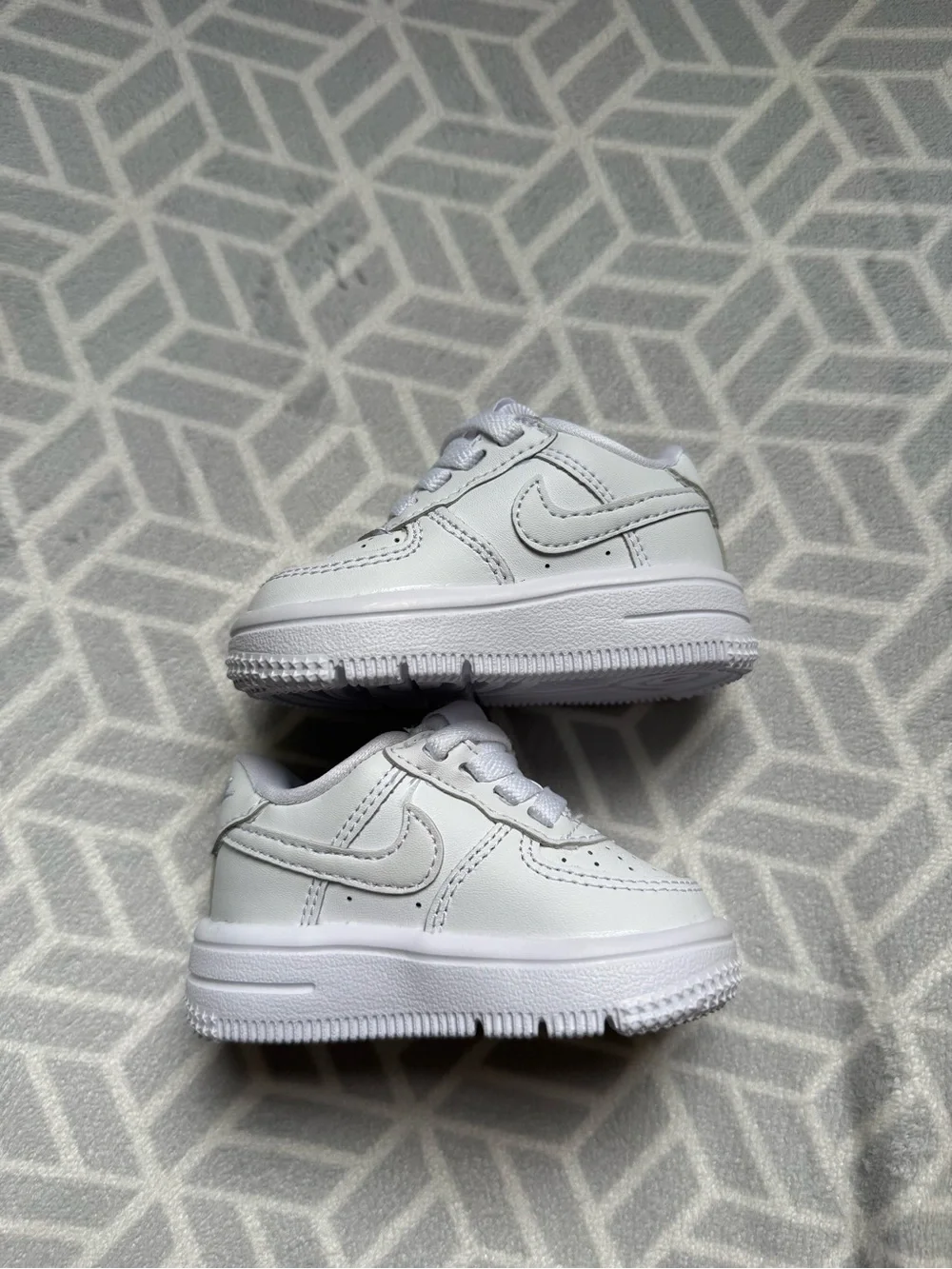 Nike Kids White Low-Top Sneakers with Classic Swoosh